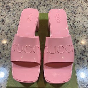 Women's Slide Sandal with Gucci embossed Gucci logo